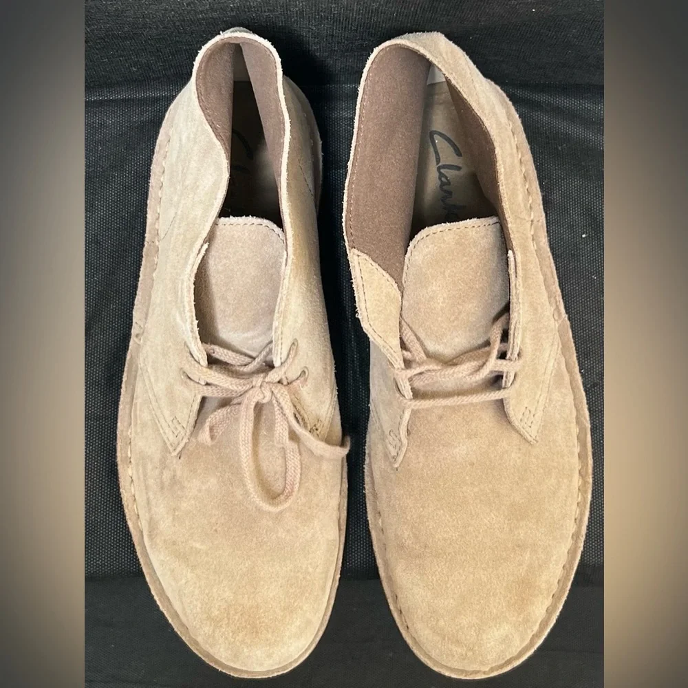 Clarks Men's Desert Boot Sand Suede 26155527 size 9